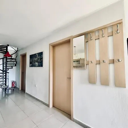 Βίλα Felix Νέα Πλάγια